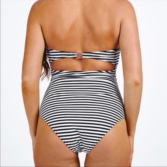 Cupshe B&W Swimsuit - Picture 2 of 7